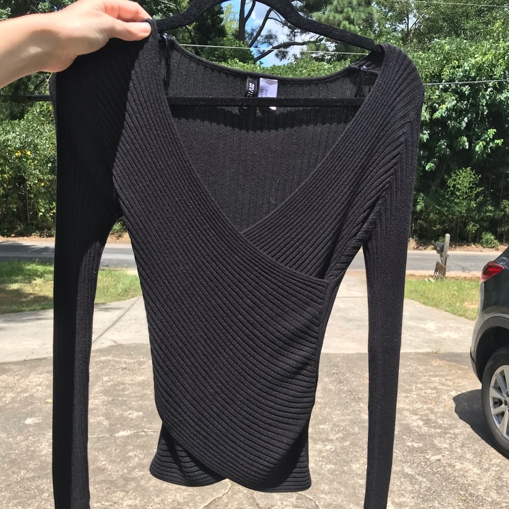 Black Divided Long-Sleeve Blouse